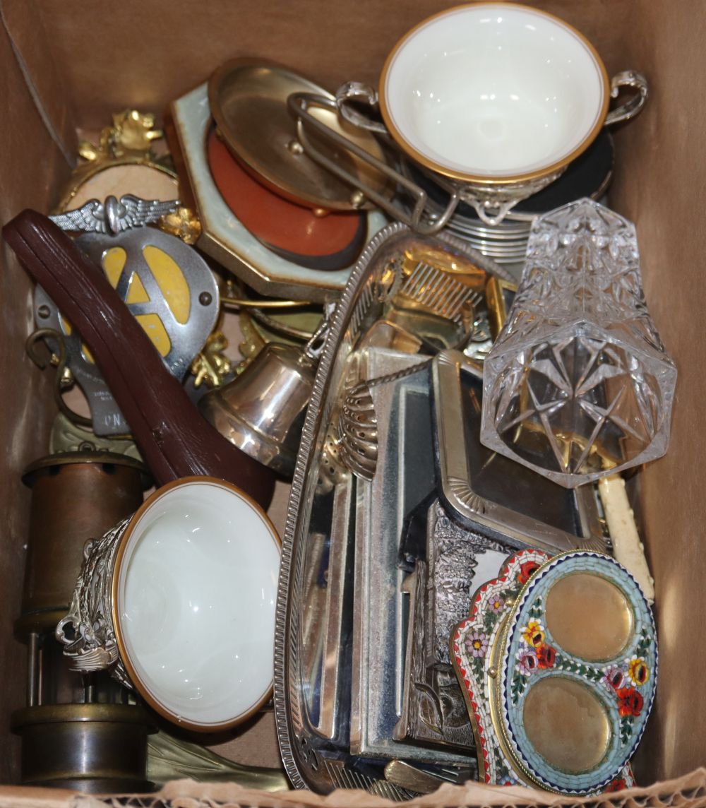 A group of mixed collectables